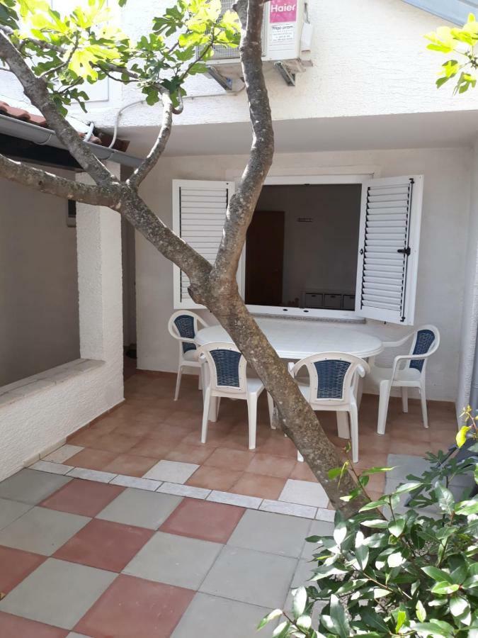Apartman Grospic 2 เซซาริซา ภายนอก รูปภาพ