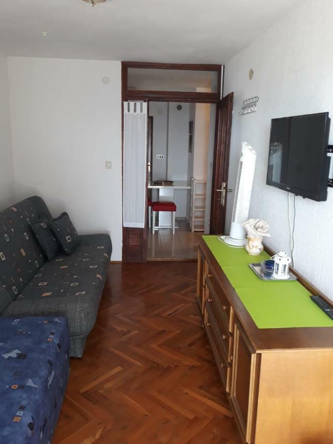 Apartman Grospic 2 เซซาริซา ภายนอก รูปภาพ